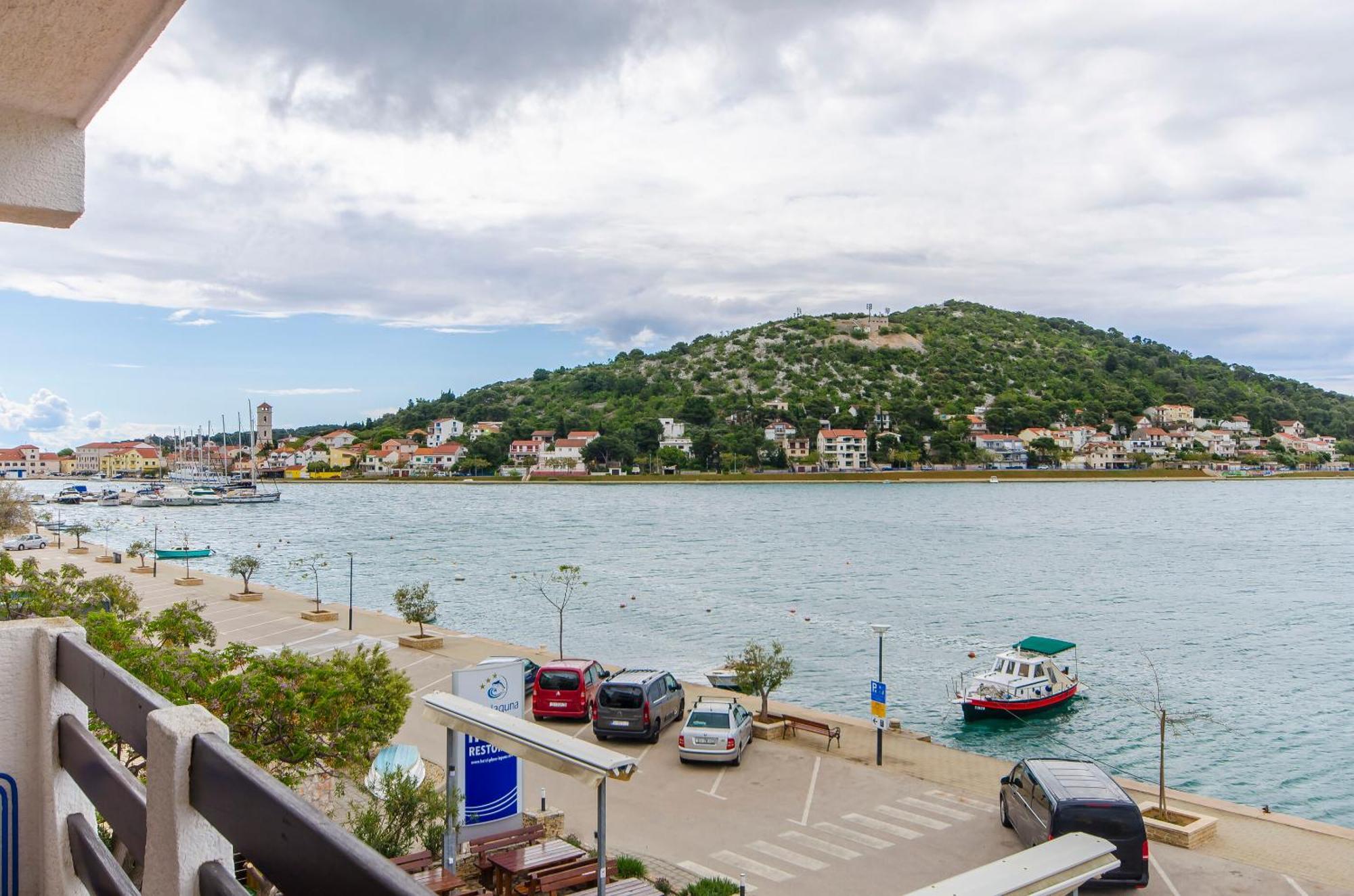 House Hotel Plava Laguna Tisno Zimmer foto